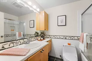 1947 NW Hoyt St, Portland, OR 97209 - Photo 18