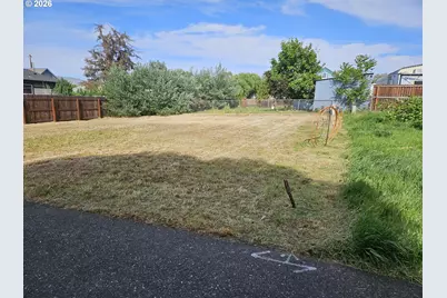 0 E 12th St #3, The Dalles, OR 97058 - Photo 2