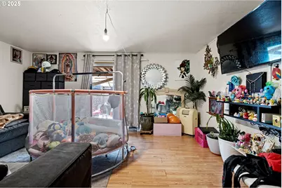 1180 R St, Springfield, OR 97477 - Photo 18