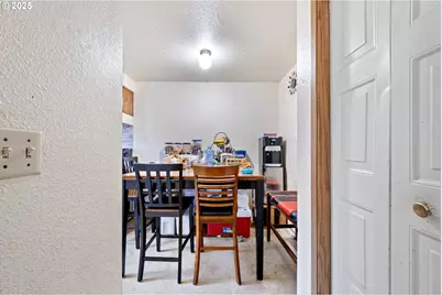 1180 R St, Springfield, OR 97477 - Photo 8