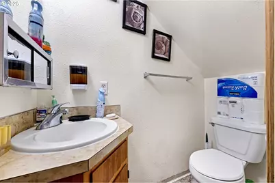 1180 R St, Springfield, OR 97477 - Photo 22