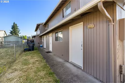 1180 R St, Springfield, OR 97477 - Photo 2