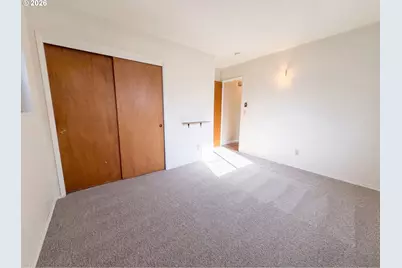 10235 NE Thompson St, Portland, OR 97220 - Photo 6