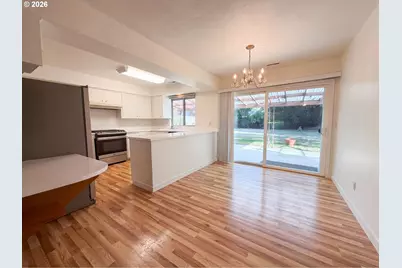 10235 NE Thompson St, Portland, OR 97220 - Photo 14