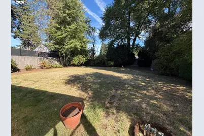 10235 NE Thompson St, Portland, OR 97220 - Photo 2