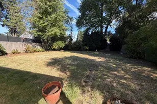 10235 NE Thompson St, Portland, OR 97220 - Photo 2