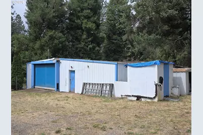 422 Lou Gray Dr, Myrtle Creek, OR 97457 - Photo 2