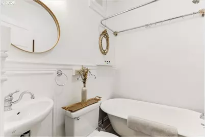 2109 NW Irving St #208, Portland, OR 97210 - Photo 10