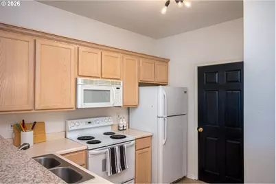 1220 NE Horizon Loop #106, Hillsboro, OR 97124 - Photo 10