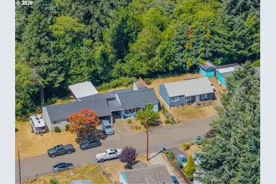 1655 N Juniper St, Coquille, OR 97423 - Photo 28