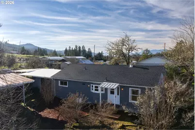 233 Crowsfoot Rd, Oakland, OR 97462 - Photo 2