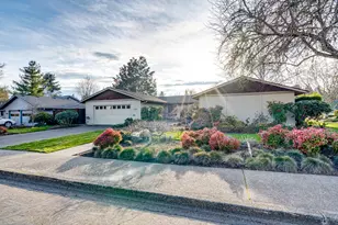 1925 NW St Andrews Dr, McMinnville, OR 97128 - Photo 4