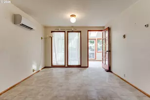 670 Woodcrest Dr, Springfield, OR 97477 - Photo 12