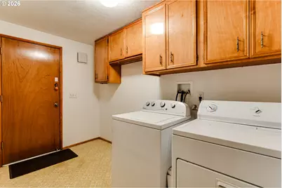 670 Woodcrest Dr, Springfield, OR 97477 - Photo 20