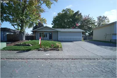 2419 SE Ermine St, Albany, OR 97322 - Photo 1
