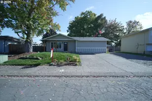 2419 SE Ermine St, Albany, OR 97322 - Photo 1