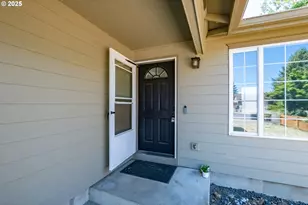 1024 S 10th St, Lebanon, OR 97355 - Photo 2