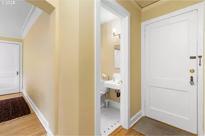 709 SW 16th Ave, Portland, OR 97205 - Photo 4