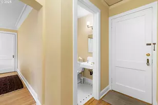 709 SW 16th Ave, Portland, OR 97205 - Photo 4