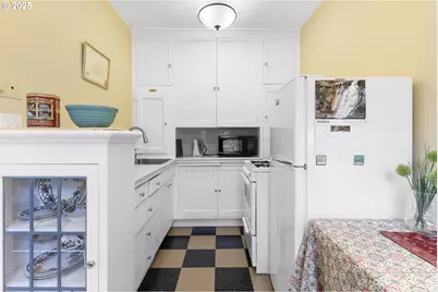 709 SW 16th Ave, Portland, OR 97205 - Photo 22