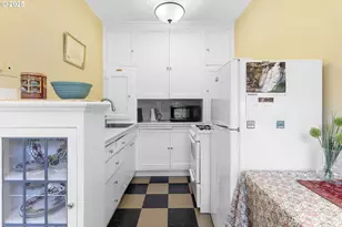 709 SW 16th Ave, Portland, OR 97205 - Photo 22