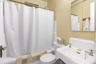 709 SW 16th Ave, Portland, OR 97205 - Photo 8