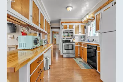 648 Painter Ln, Depoe Bay, OR 97341 - Photo 16