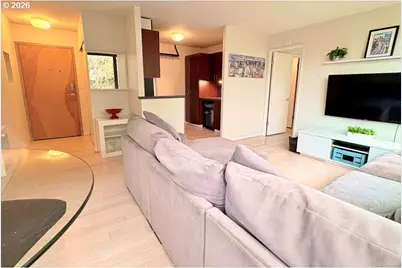 2020 SW Main St #402, Portland, OR 97205 - Photo 4