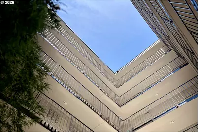 2020 SW Main St #402, Portland, OR 97205 - Photo 16