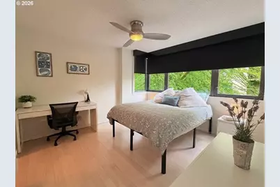 2020 SW Main St #402, Portland, OR 97205 - Photo 10