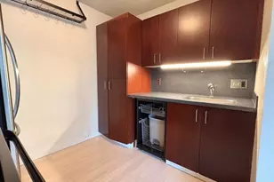 2020 SW Main St, Portland, OR 97205 - Photo 6