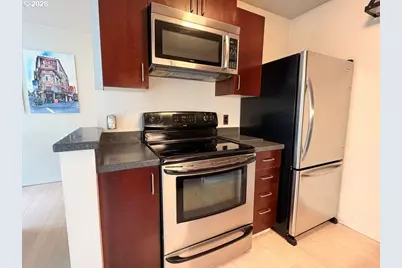 2020 SW Main St #402, Portland, OR 97205 - Photo 8