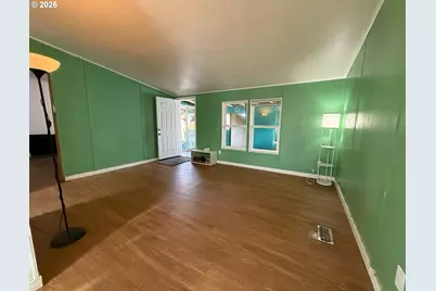 23200 NE Sandy Blvd #52, Wood Village, OR 97060 - Photo 6