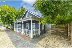 239 Maple St, Florence, OR 97439 - Photo 2