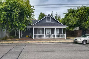 239 Maple St, Florence, OR 97439 - Photo 4