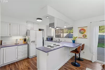 4933 SW Chestnut Pl, Beaverton, OR 97005 - Photo 10