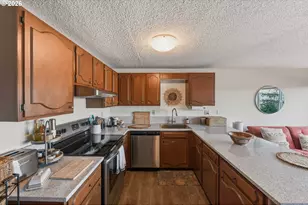 290 N 3rd Ct, Coos Bay, OR 97420 - Photo 14