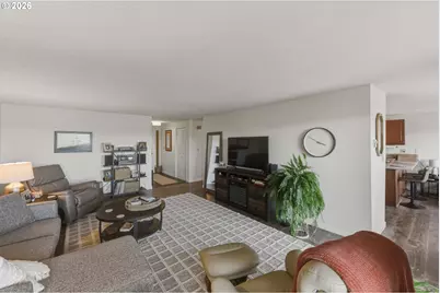 290 N 3rd Ct, Coos Bay, OR 97420 - Photo 8