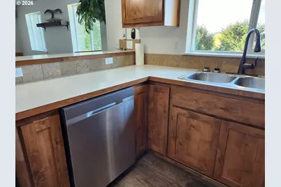 915 Bellevue Dr, Reedsport, OR 97467 - Photo 18