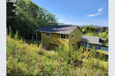 915 Bellevue Dr, Reedsport, OR 97467 - Photo 2