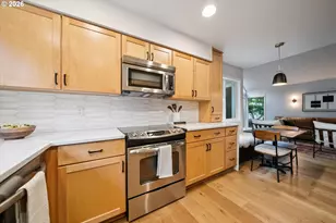 4684 SW Flower Pl, Portland, OR 97221 - Photo 18