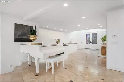 1040 SW Myrtle Dr, Portland, OR 97201 - Photo 6