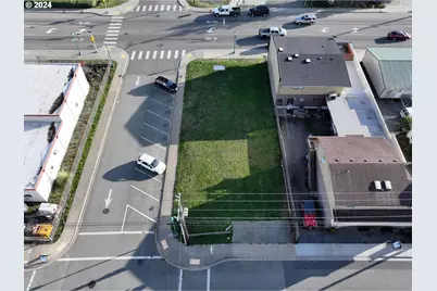 531 Hemlock St, Brookings, OR 97415 - Photo 2