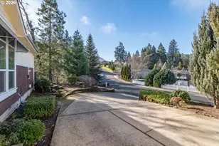 490 Knoll Terrace Dr, Canyonville, OR 97417 - Photo 4