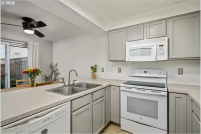 15988 SW Roth Dr, Beaverton, OR 97078 - Photo 14