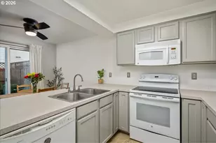 15988 SW Roth Dr, Beaverton, OR 97078 - Photo 14