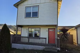 151 NE Plum Ridge Dr, Winston, OR 97496 - Photo 4