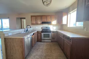 151 NE Plum Ridge Dr, Winston, OR 97496 - Photo 10