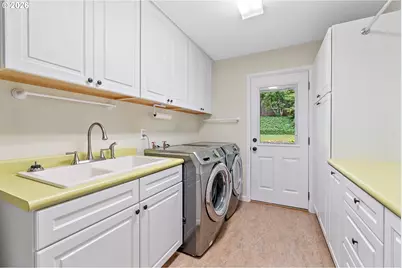2615 SW Scenic Dr, Portland, OR 97225 - Photo 34