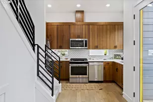 6875 N Salem Ave, Portland, OR 97203 - Photo 14